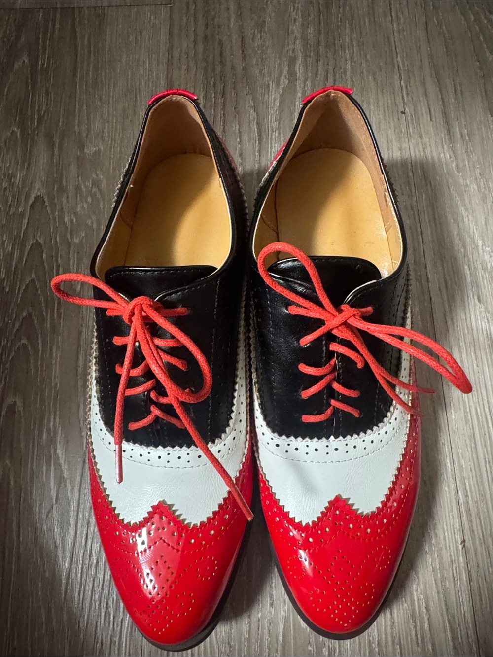 Tri-Color Women’s Wingtip Oxfords in Black, White & Red